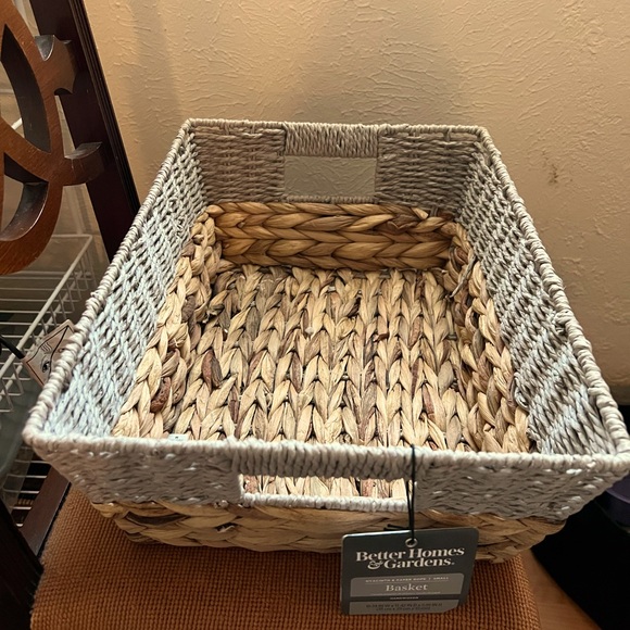 Brand new woven basket cannot use, wrong size cannot return. - Picture 3 of 3